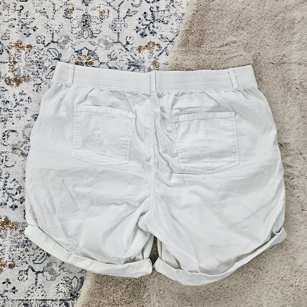 Evri White Shorts Women Plus Size 18W - Picture 7 of 7